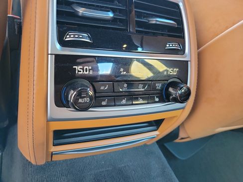 Used 2017 BMW 750i xDrive image 18