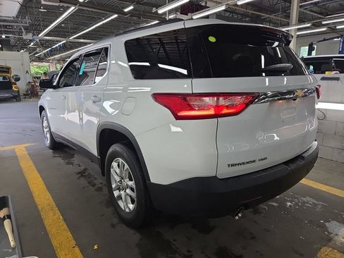 Used 2020 Chevrolet Traverse LT w/ Driver Confidence II Package AWD/4WD image 4