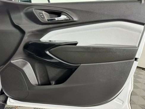 Used 2026 Chevrolet Trax LT FWD image 37