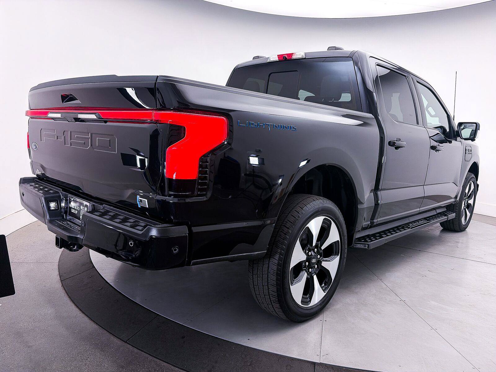 Used 2023 Ford F150 Lightning Platinum AWD/4WD image 17