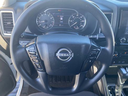 Used 2022 Nissan Frontier SV w/ Technology Package image 19