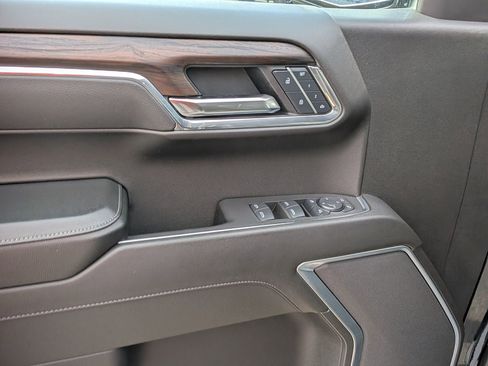 Used 2025 GMC Sierra 1500 SLT image 15