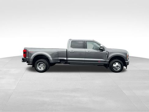 Used 2023 Ford F350 Platinum image 4