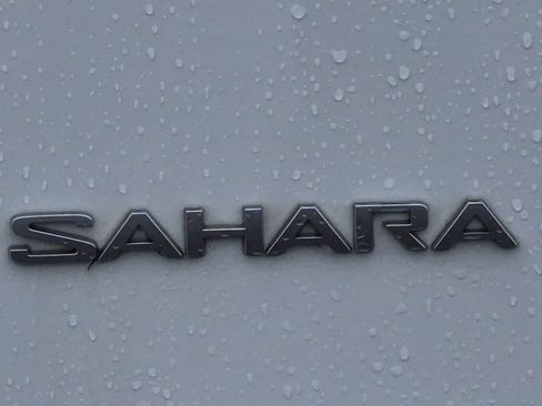 Used 2021 Jeep Wrangler Unlimited Sahara w/ LED Lighting Group AWD/4WD image 13