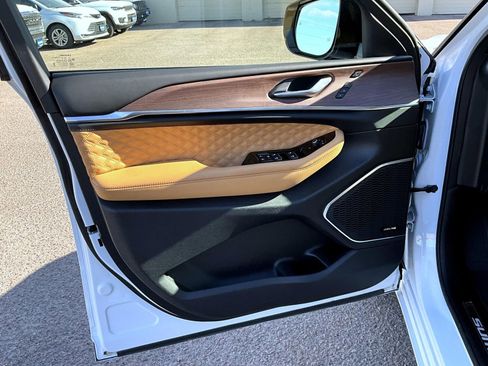 Certified 2025 Jeep Grand Cherokee L Summit w/ Obsidian Package image 10