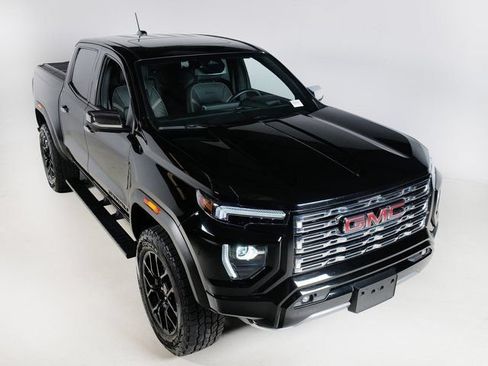 Used 2023 GMC Canyon Denali w/ Denali Black Edition AWD/4WD image 28