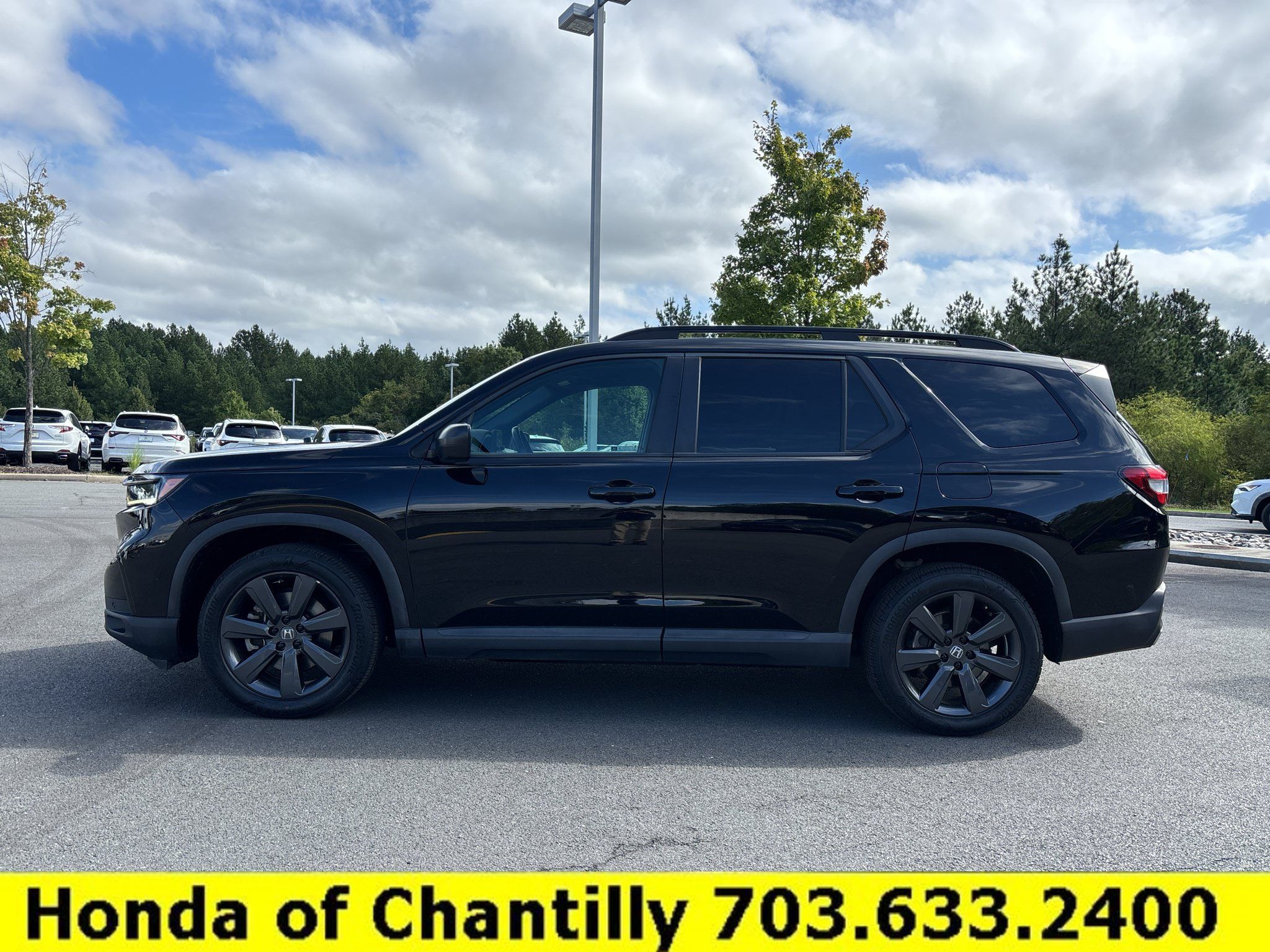 Certified 2025 Honda Pilot Sport image 3