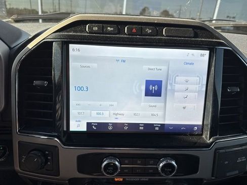 Used 2022 Ford F250 Lariat w/ Black Appearance Package image 5