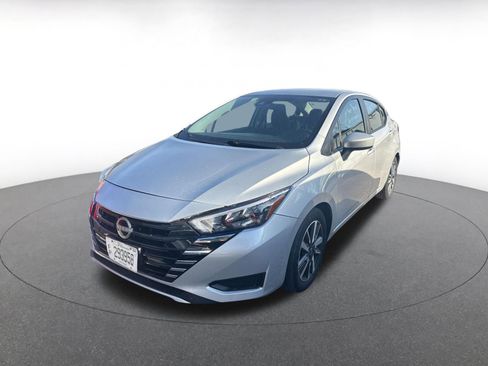 Used 2025 Nissan Versa SV image 3