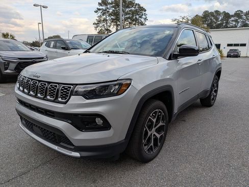 Used 2024 Jeep Compass Limited image 8