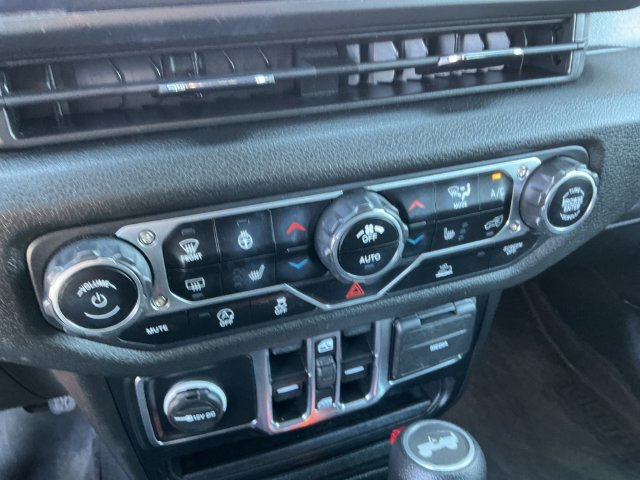 Used 2024 Jeep Wrangler Unlimited Sport AWD/4WD image 17