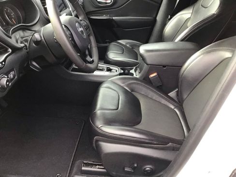 Used 2020 Jeep Cherokee Latitude Plus FWD image 10