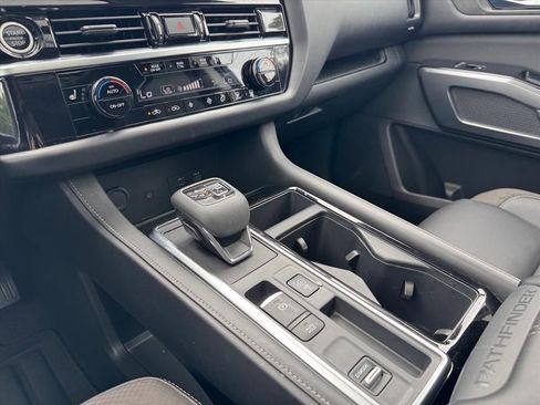 Certified 2022 Nissan Pathfinder SL w/ SL Premium Package FWD image 21