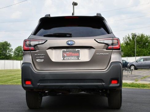 Used 2024 Subaru Outback Premium AWD/4WD image 6