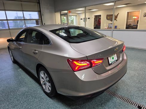Used 2022 Chevrolet Malibu LT FWD image 9