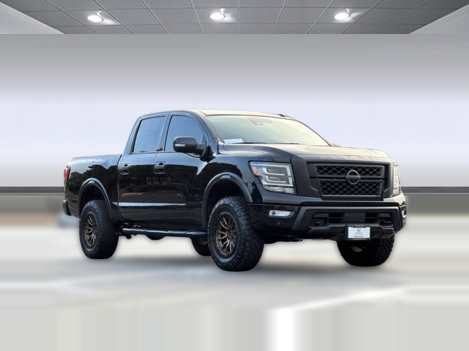 Used 2021 Nissan Titan PRO-4X w/ Pro-4x Convenience Package AWD/4WD image 6