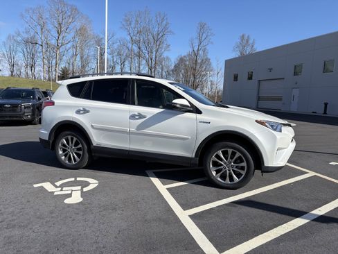 Used 2018 Toyota RAV4 Limited w/ Advanced Technology Package image 7