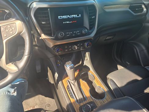 Used 2019 GMC Acadia Denali w/ Technology Package FWD image 10