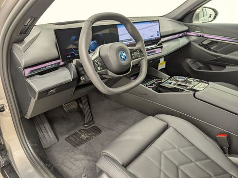 New 2026 BMW i5 eDrive40 w/ Premium Package RWD image 4