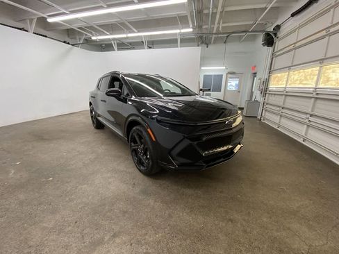 Used 2024 Chevrolet Equinox EV RS image 8