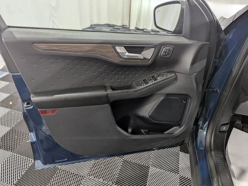Used 2020 Ford Escape Titanium w/ Titanium Premium Package 2.0 AWD/4WD image 15