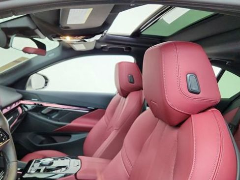 Used 2025 BMW i5 xDrive40 image 33