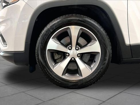 Used 2020 Jeep Cherokee Limited FWD image 11