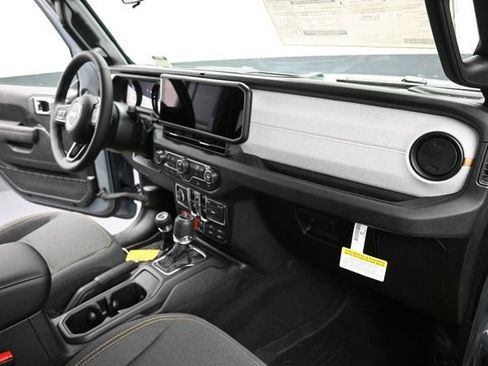 New 2026 Jeep Gladiator Sport AWD/4WD image 17