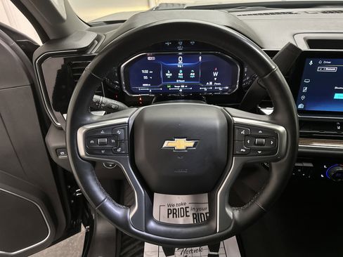 Used 2025 Chevrolet Silverado 2500 LT w/ Convenience Package image 27