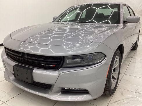 Used 2015 Dodge Charger SXT RWD image 1