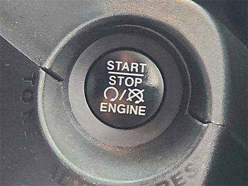 Used 2016 Jeep Renegade Latitude image 12