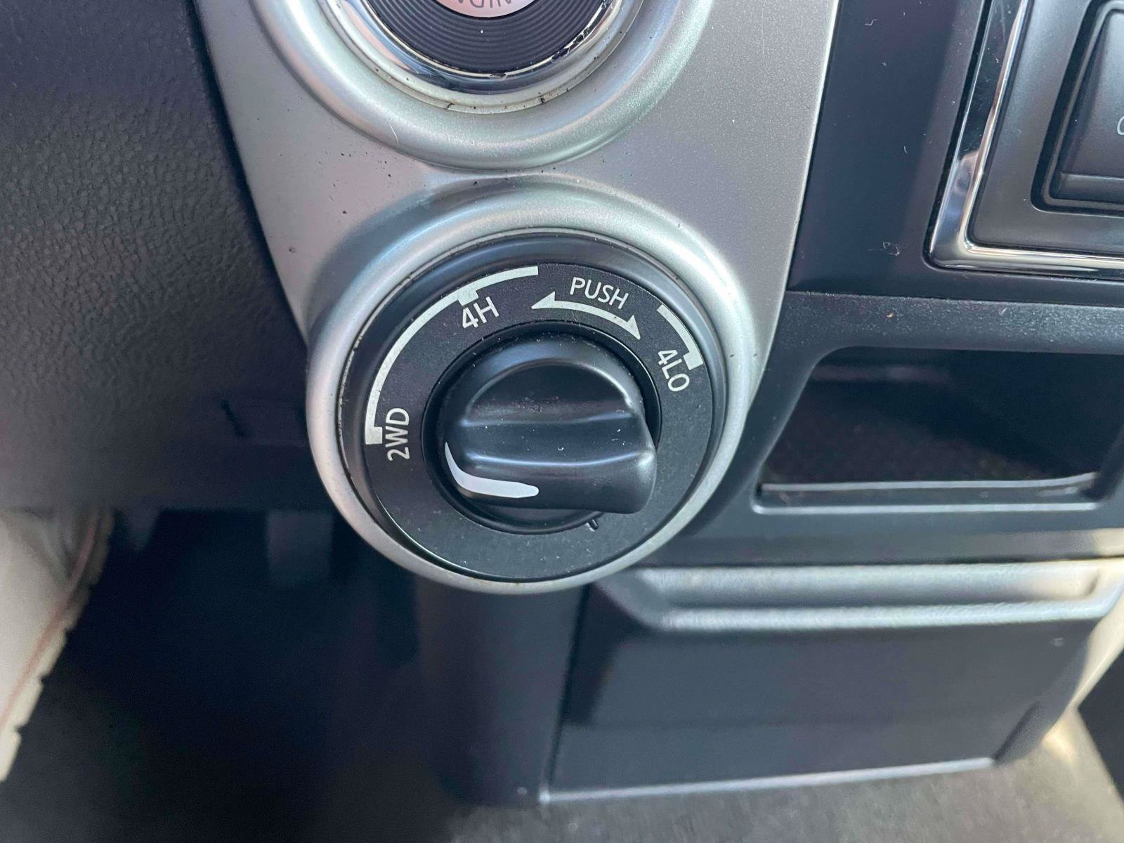 Used 2019 Nissan Titan SV AWD/4WD image 15