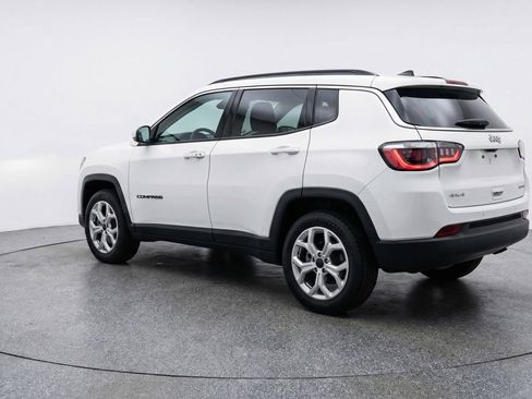 Used 2025 Jeep Compass Latitude AWD/4WD image 6
