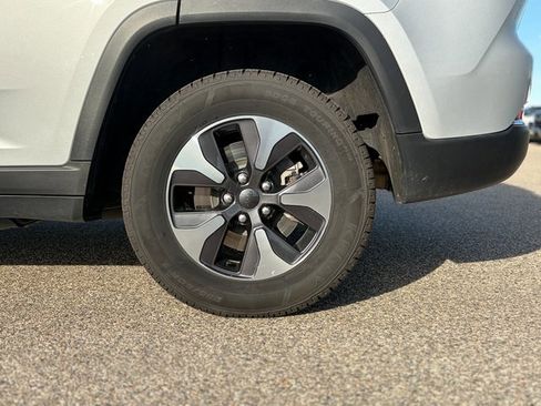 Used 2024 Jeep Grand Cherokee Limited 4xe image 11