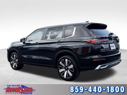 Used 2025 Mitsubishi Outlander SE AWD/4WD image 2