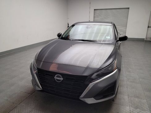 Used 2025 Nissan Altima 2.5 SV FWD image 15
