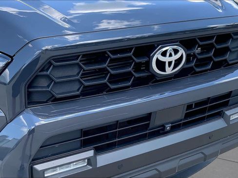 Used 2025 Toyota 4Runner TRD Off-Road Premium AWD/4WD image 32