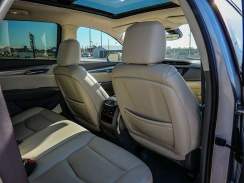 Used 2017 Cadillac XT5 Luxury w/ Driver Awareness Package FWD image 23