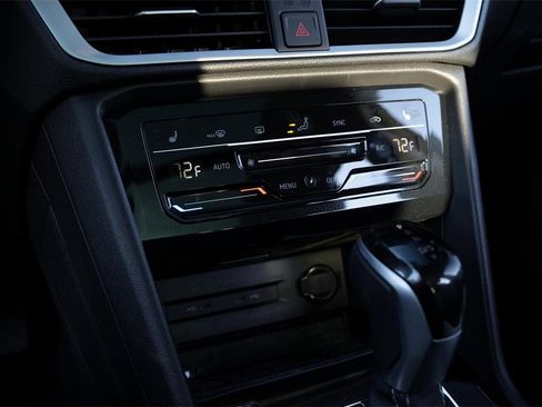 New 2025 Volkswagen Taos SE image 20