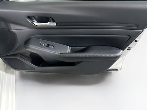 Used 2025 Nissan Altima 2.5 SV image 29