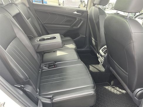 Used 2022 Volkswagen Tiguan SE AWD/4WD image 38