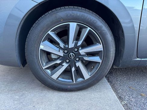Used 2025 Nissan Versa SV FWD image 28