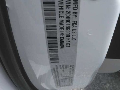 Used 2024 Chrysler Pacifica Touring-L FWD image 6