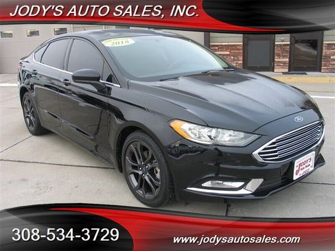 Used 2018 Ford Fusion SE w/ Equipment Group 201A image 1