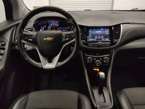 Used 2021 Chevrolet Trax LT w/ LT Convenience Package AWD/4WD image 22