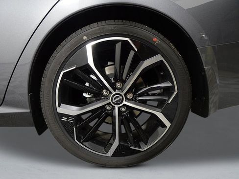 New 2025 Nissan Altima 2.5 SR w/ SR Premium Package FWD image 10