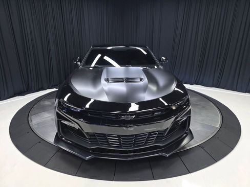 Used 2022 Chevrolet Camaro SS RWD image 8
