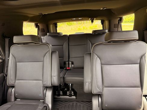 Used 2021 Chevrolet Tahoe Premier w/ Premium Package AWD/4WD image 32