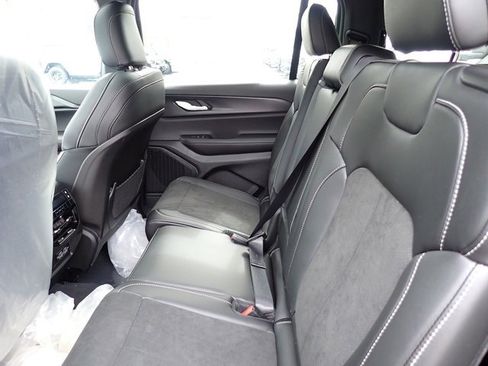 New 2025 Jeep Grand Cherokee L Altitude image 13