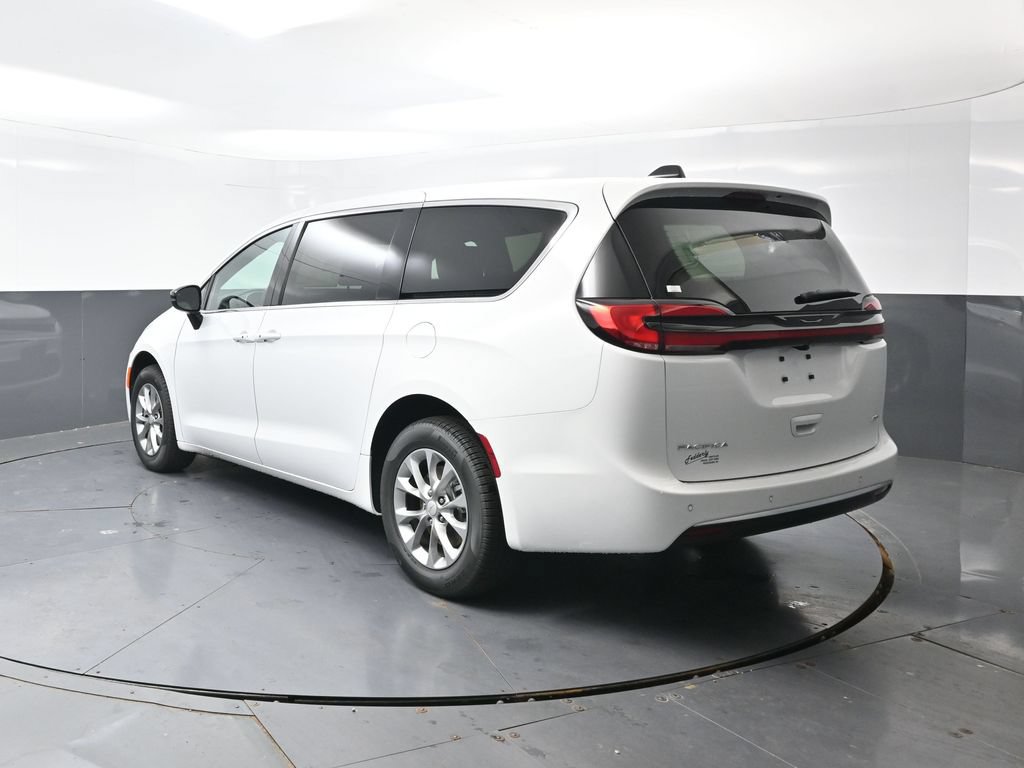 New 2027 Chrysler Pacifica Select w/ Family Tech Group AWD/4WD image 7